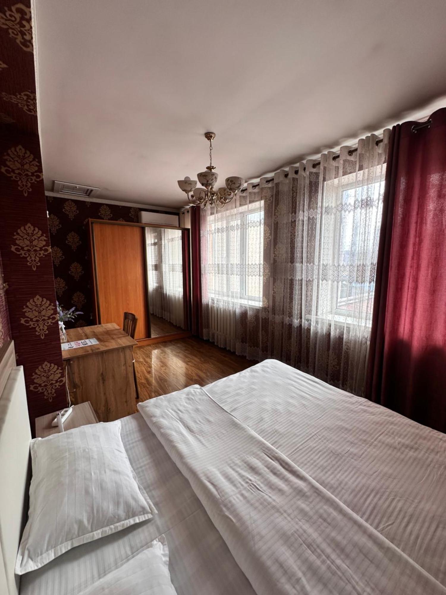 Hostel 4U 比什凯克 外观 照片